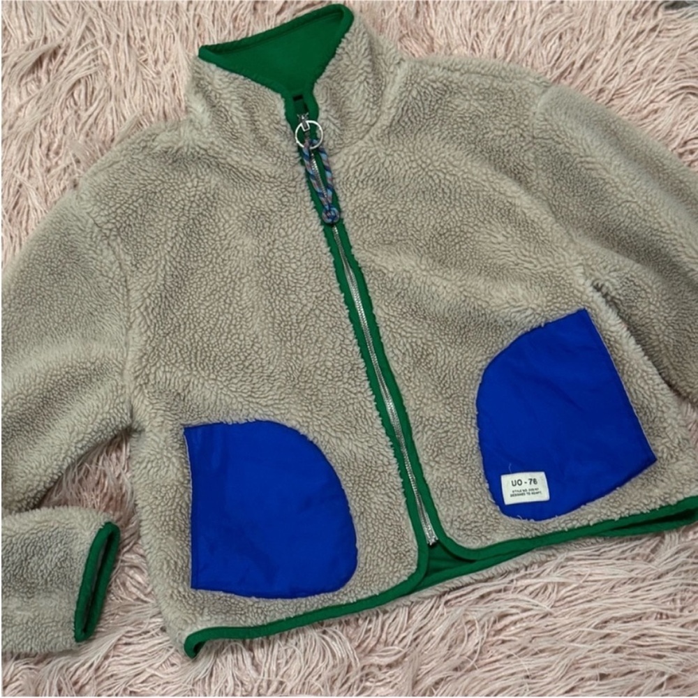 Urban Outfitters Beige Fleece Jacket with Blue Pockets and Green Trim - Picture 8 of 13